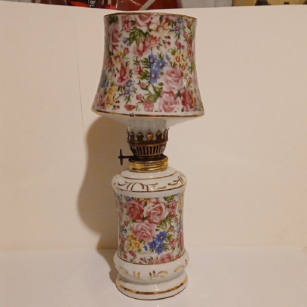 Vintage Floral Patterned Table Lamp